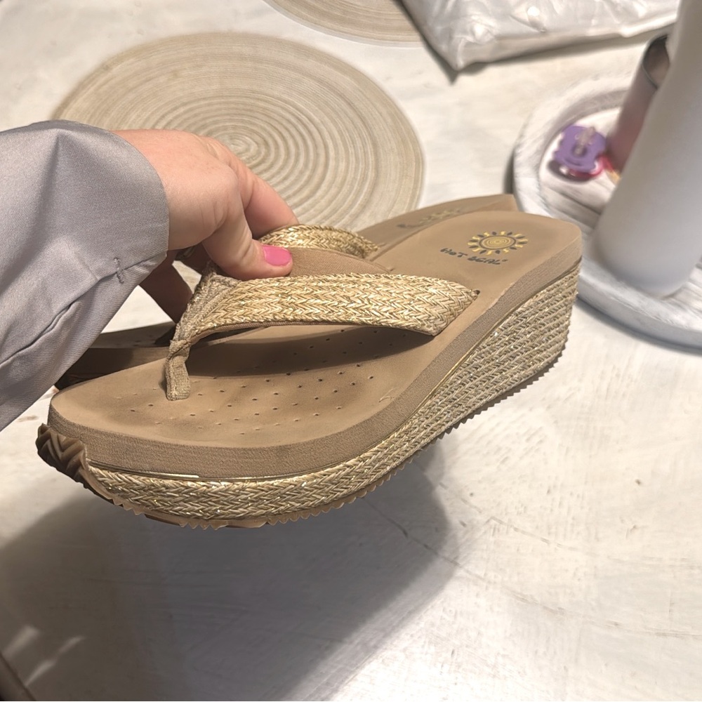 Women’s wedge flip flops